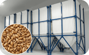 Несколько тканевых силосов для зерна и комбикорма в ряд